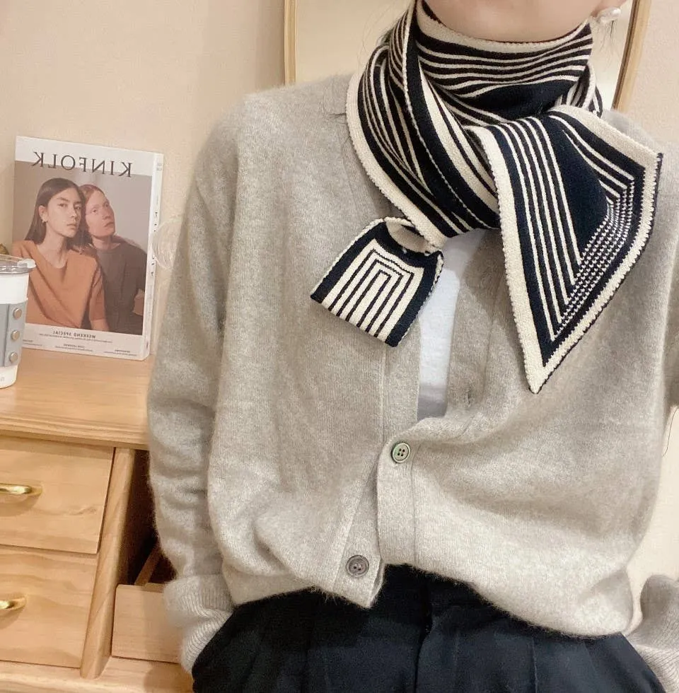 Cross-Front Geometric Stripes Scarf