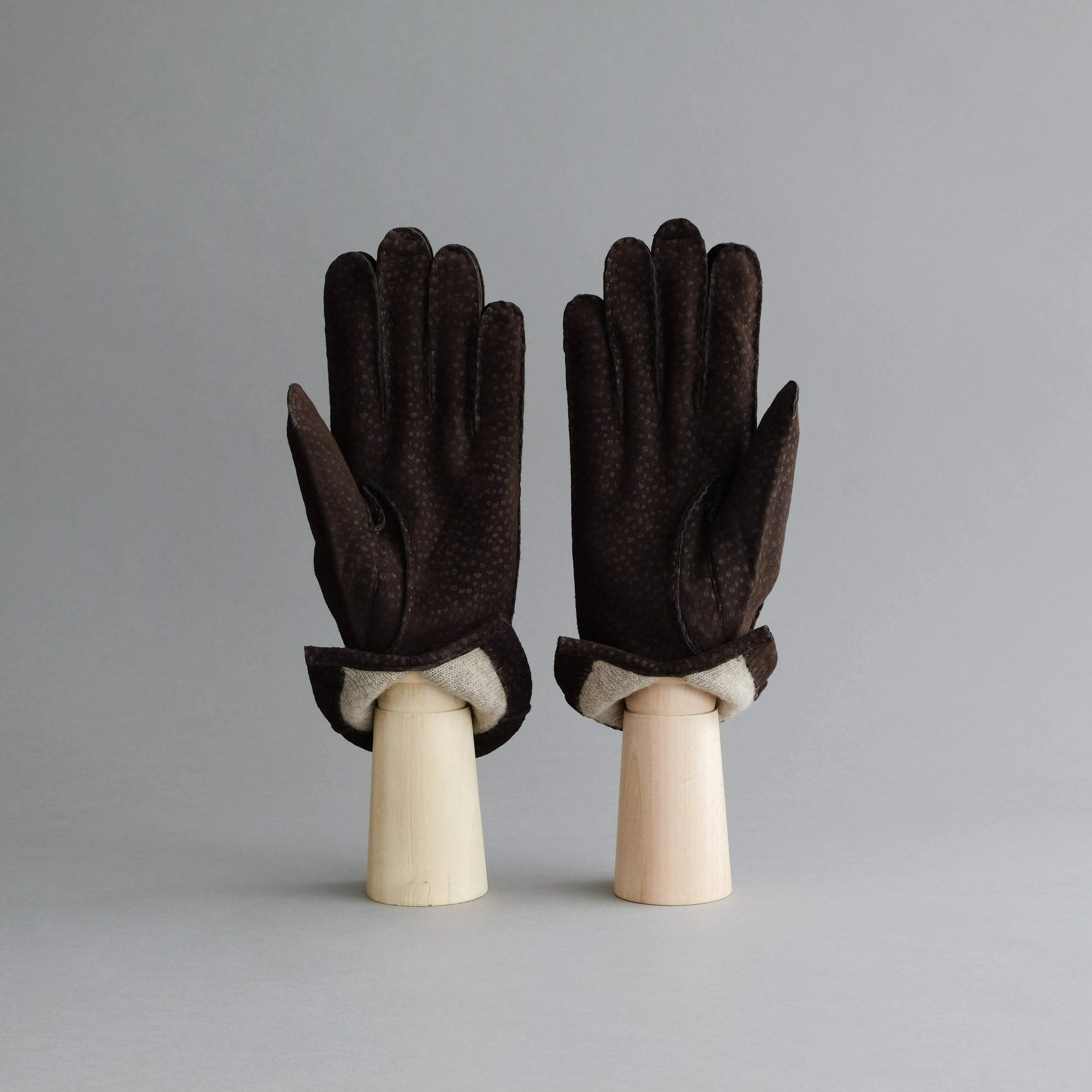 Gentlemen's Gloves from Dark Brown Carpincho Leather Lined With Cashmere